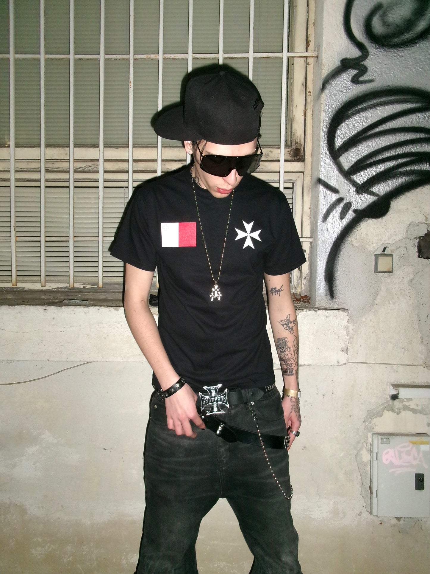 MUTT FLAG TEE